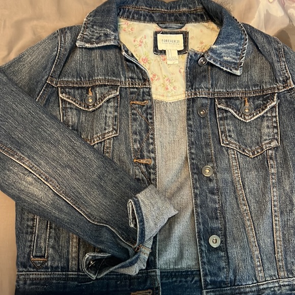 Forever 21 Jean jacket - Picture 3 of 3